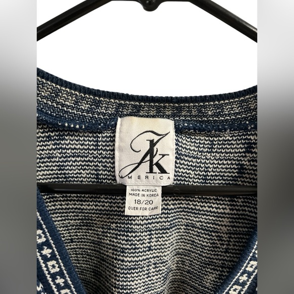 Vintage blue and white button down sweater vest - Picture 2 of 3